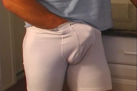 gay Hunk Treats Us To Solo Show