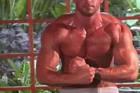 Paul Powerhouse bare