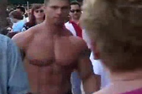 WORSHIP THIS delicious delicious BODYBUILDER