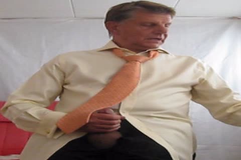 MASTURBATION WITH recent YELLOW SHIRT 3rd Part  C'est Une Longue SÃ©ssion TrÃ¨s Jouissive. Je Commence Par Me Branler Avec Une Chemise Blanche , Puis Je Change Pour Une Chemise Jaune Et Toujours Avec La MÃªme Cravate.
It Is A lengthy Very Awes