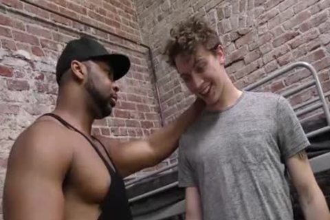 biggest dark boyfrend nailing A Whiteboi In The