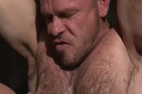 1022