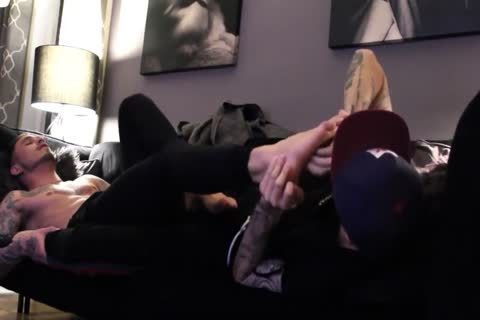 lusty Tatted man With admirable Feet receives Worshiped And Cums