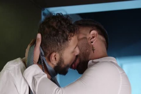 Free Gay Office Porno at IceGay.TV