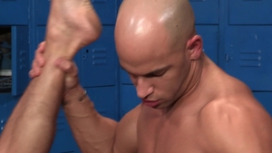 Hot House - Rough nailing in tandem with ebony bodybuilder