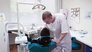 Cock-Sucking Dentist Fredie Lung